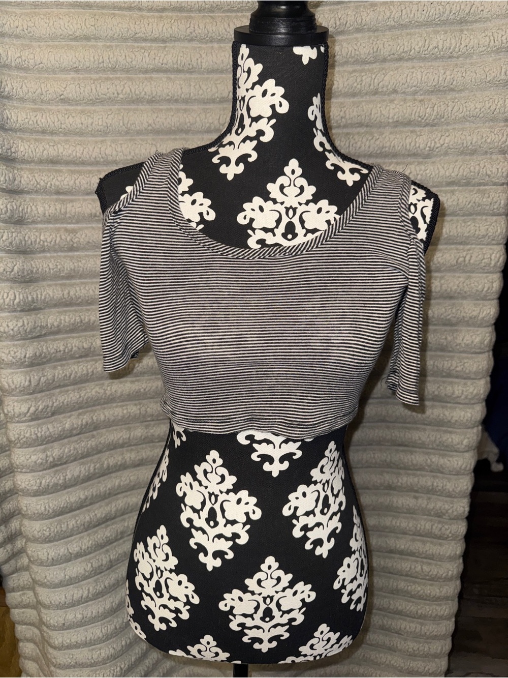 Wet Seal Black White Striped Open Shoulder Crop Top Size S